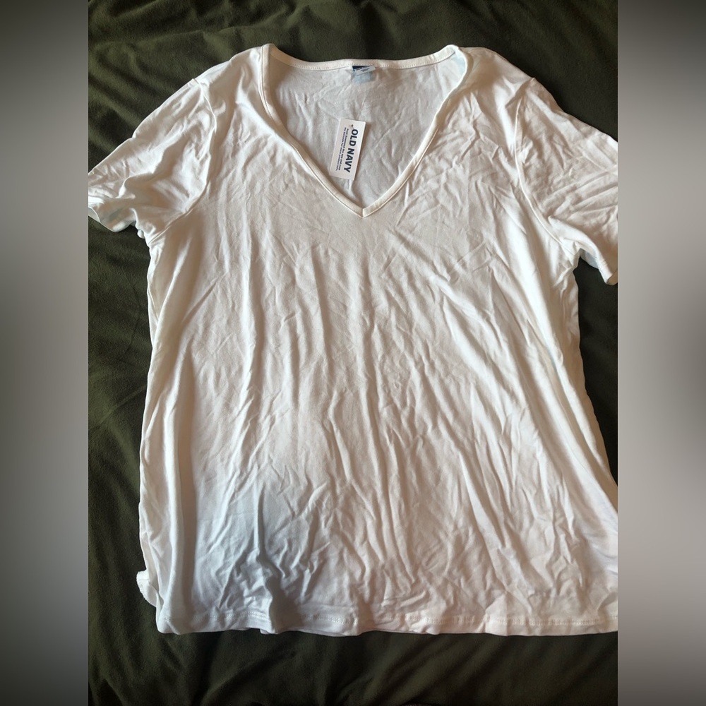 Old navy white v neck t-shirt